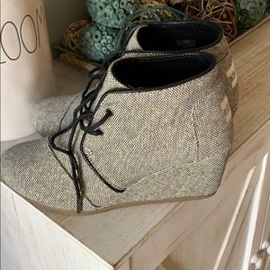 TOM Wedges